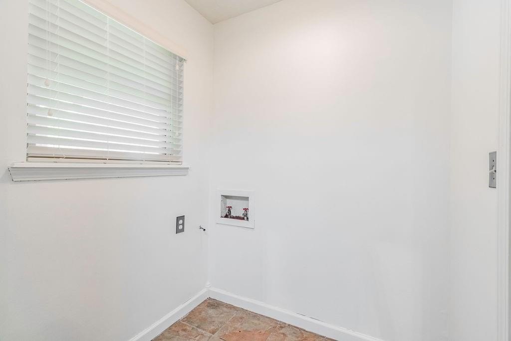 1521 w gum st, rogers,  AR 72758