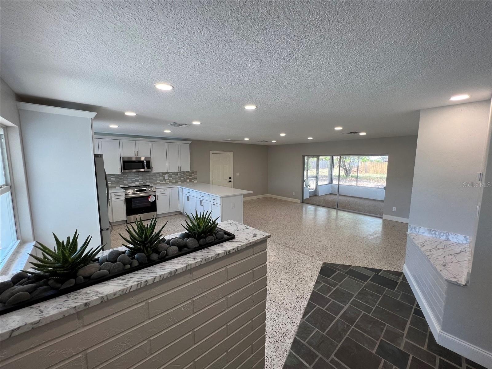4431 16th ave n, saint petersburg,  FL 33713