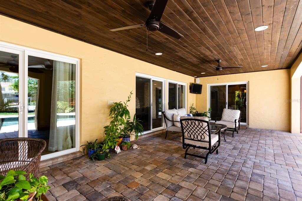 145 bay point dr ne, saint petersburg,  FL 33704