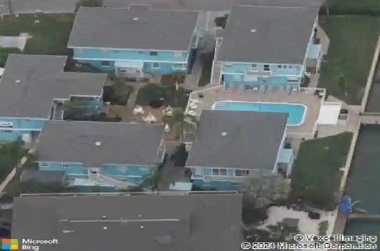 483 e shore dr # d4
                                ,Unit # D4, clearwater beach,  FL 33767