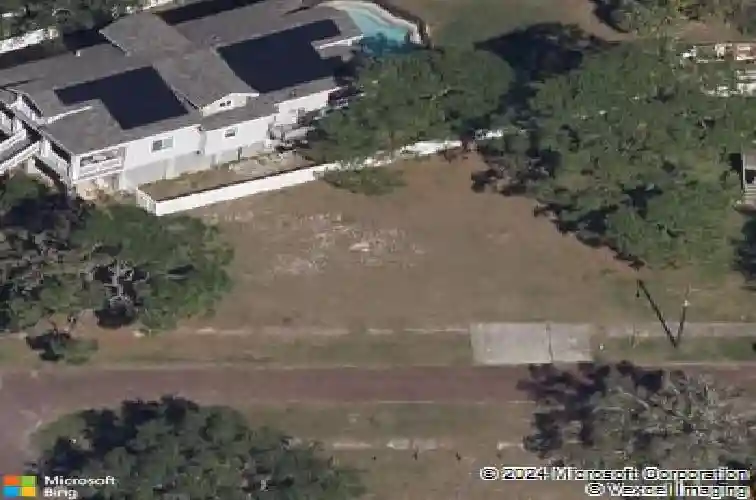 100 shore dr, tarpon springs,  FL 34689