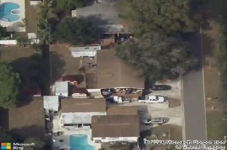 7616 18th st n, saint petersburg,  FL 33702