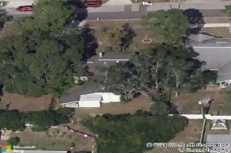 1304 e court st, tarpon springs,  FL 34689