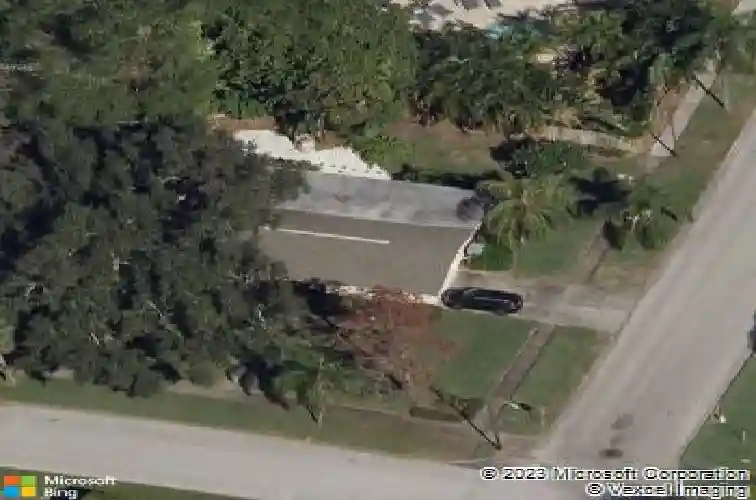 498 bayview dr ne, saint petersburg,  FL 33704