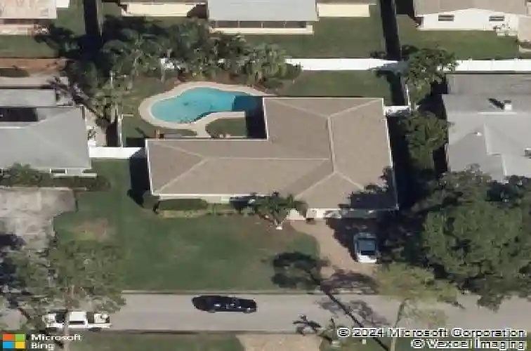 2043 tanglewood way ne, saint petersburg,  FL 33702