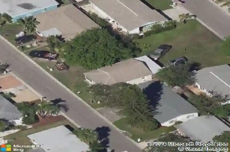 18005 1st st e, redington shores,  FL 33708