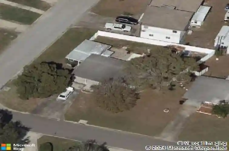 401 davison ave ne, saint petersburg,  FL 33703