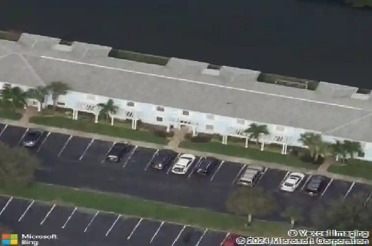 5052 starfish dr se #d
                                ,Unit Apt D, saint petersburg,  FL 33705