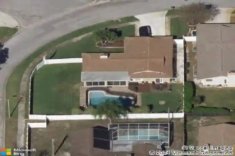 9429 laura anne dr, seminole,  FL 33776