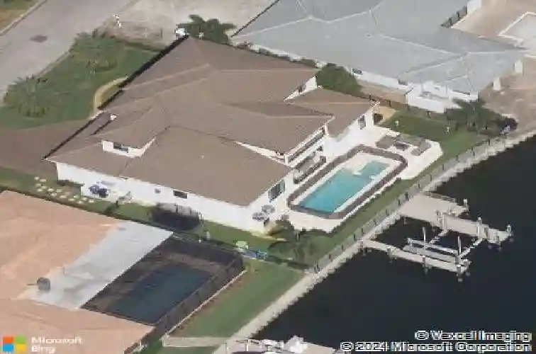 2060 illinois ave ne, saint petersburg,  FL 33703