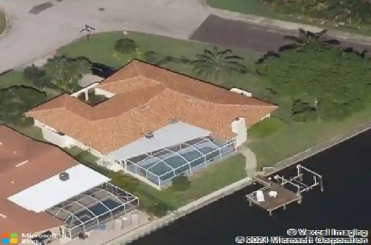 1998 massachusetts ave ne, saint petersburg,  FL 33703