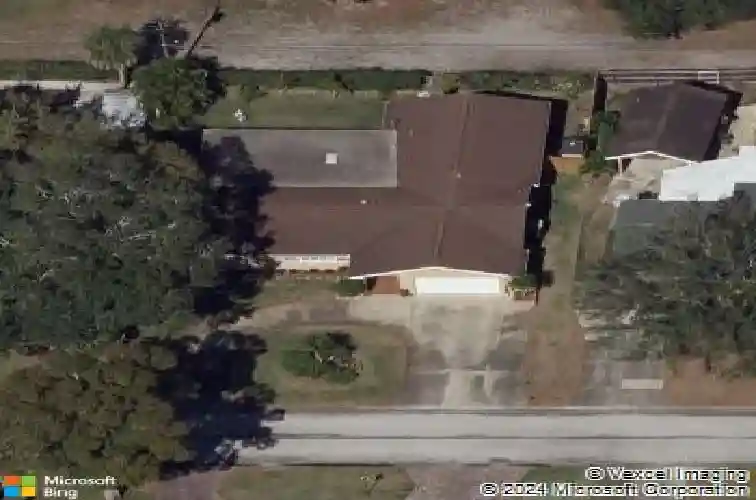 8243 37th ave n, saint petersburg,  FL 33710