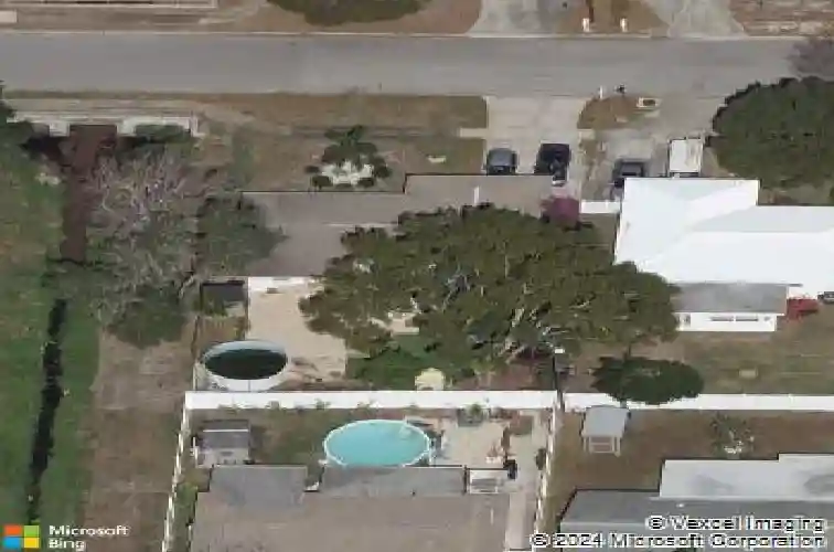 1099 7th ave ne, largo,  FL 33770