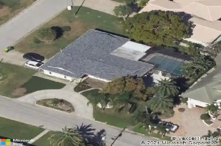 910 oakwood dr, largo,  FL 33770