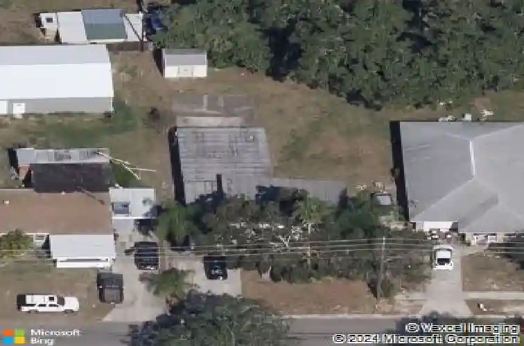 713 pine st, tarpon springs,  FL 34689