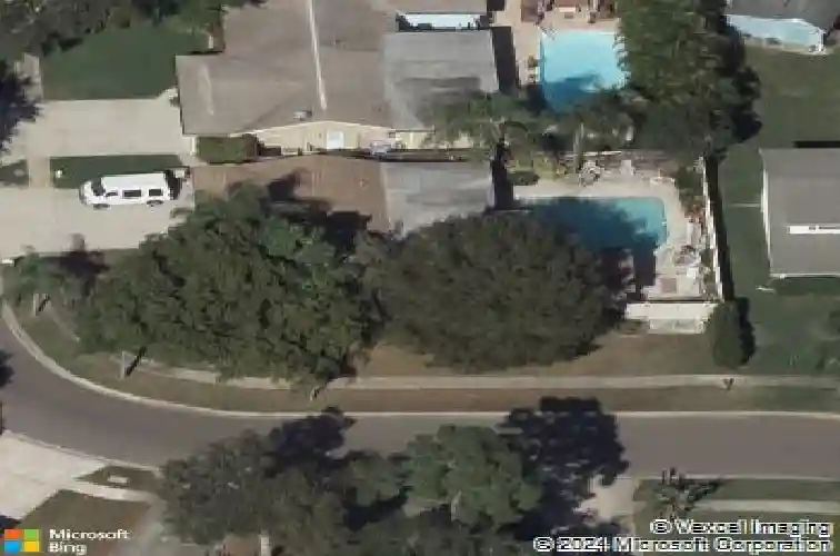 8301 monarch cir, seminole,  FL 33772