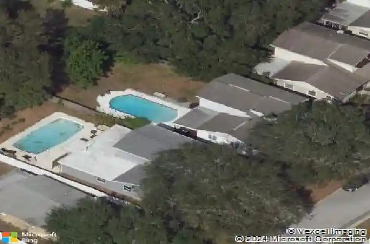 208 se lincoln cir n, saint petersburg,  FL 33703