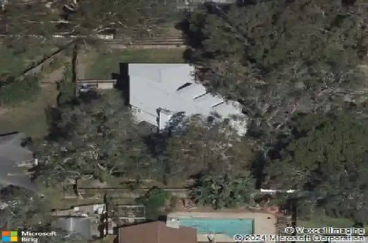 813 old charleston way, largo,  FL 33770