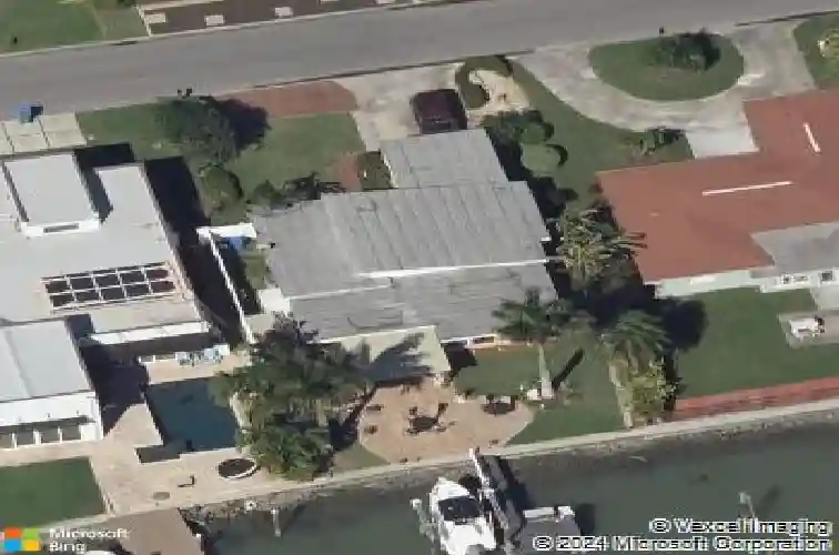 17043 dolphin dr, north redington beach,  FL 33708