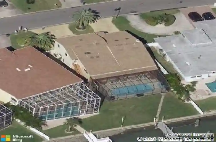 17025 dolphin dr, north redington beach,  FL 33708