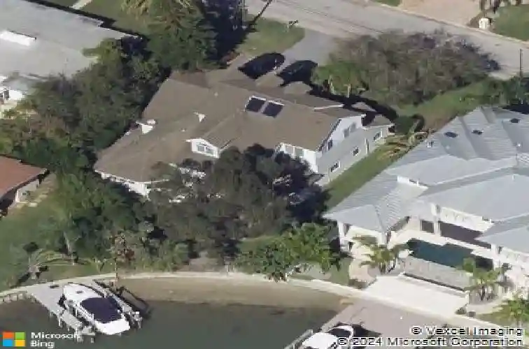 909 oakwood dr, largo,  FL 33770