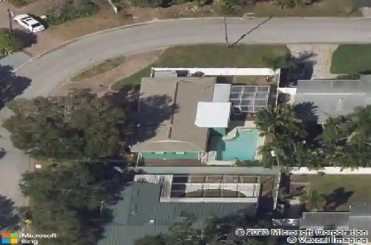 8331 14th way n, saint petersburg,  FL 33702