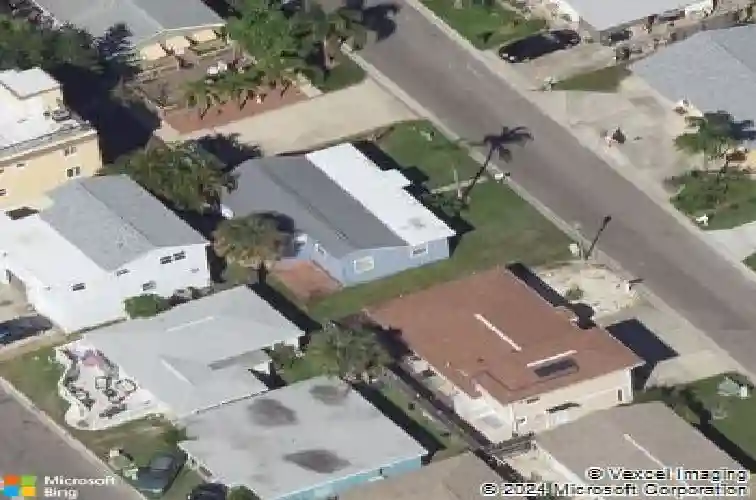 18104 2nd st e, redington shores,  FL 33708