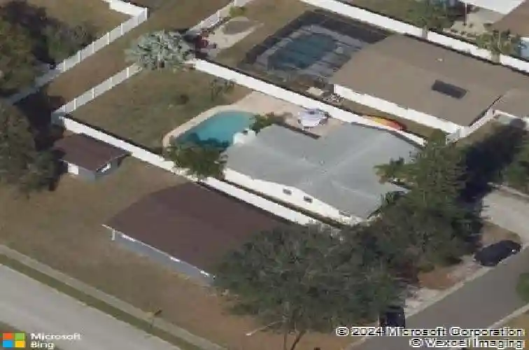 204 se monroe cir n, saint petersburg,  FL 33703