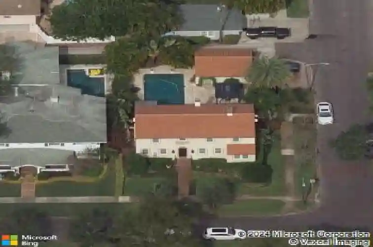 455 18th ave ne, saint petersburg,  FL 33704