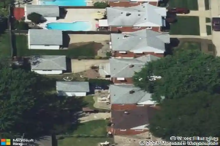 23027 saxony ave, eastpointe,  MI 48021