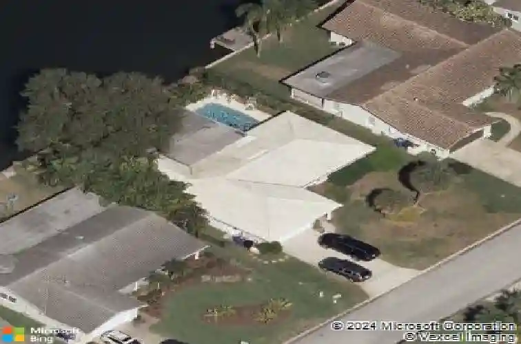 1983 massachusetts ave ne, saint petersburg,  FL 33703