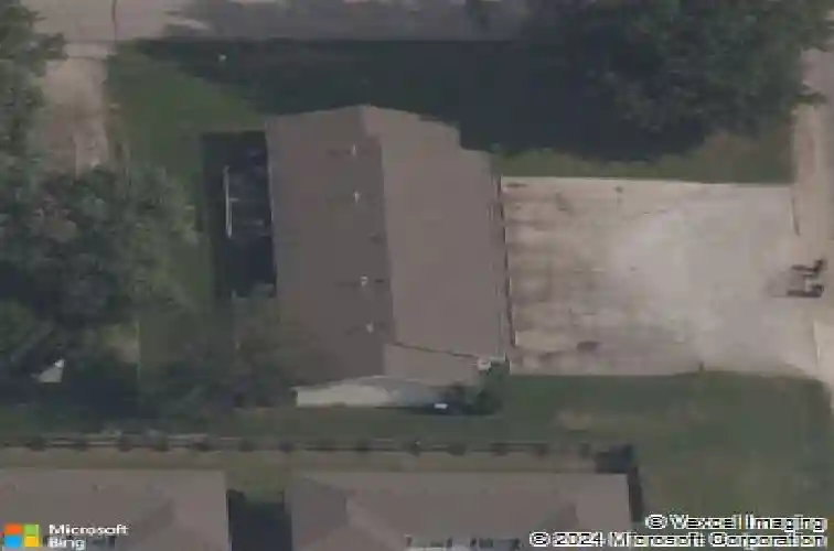 402 se j st, bentonville,  AR 72712