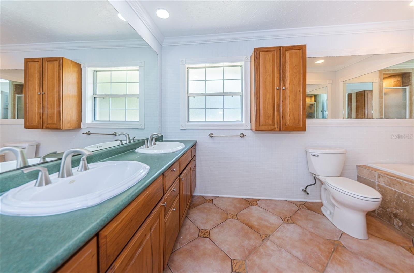 1806 beverly cir n, clearwater,  FL 33764