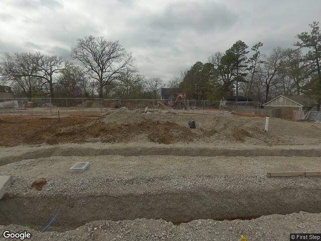 208 nw 9th st, bentonville,  AR 72712