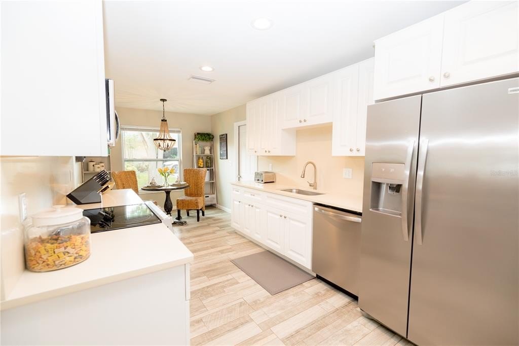 2589 sunny breeze ave, largo,  FL 33770