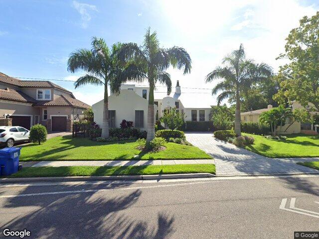 125 almedo way ne, saint petersburg,  FL 33704