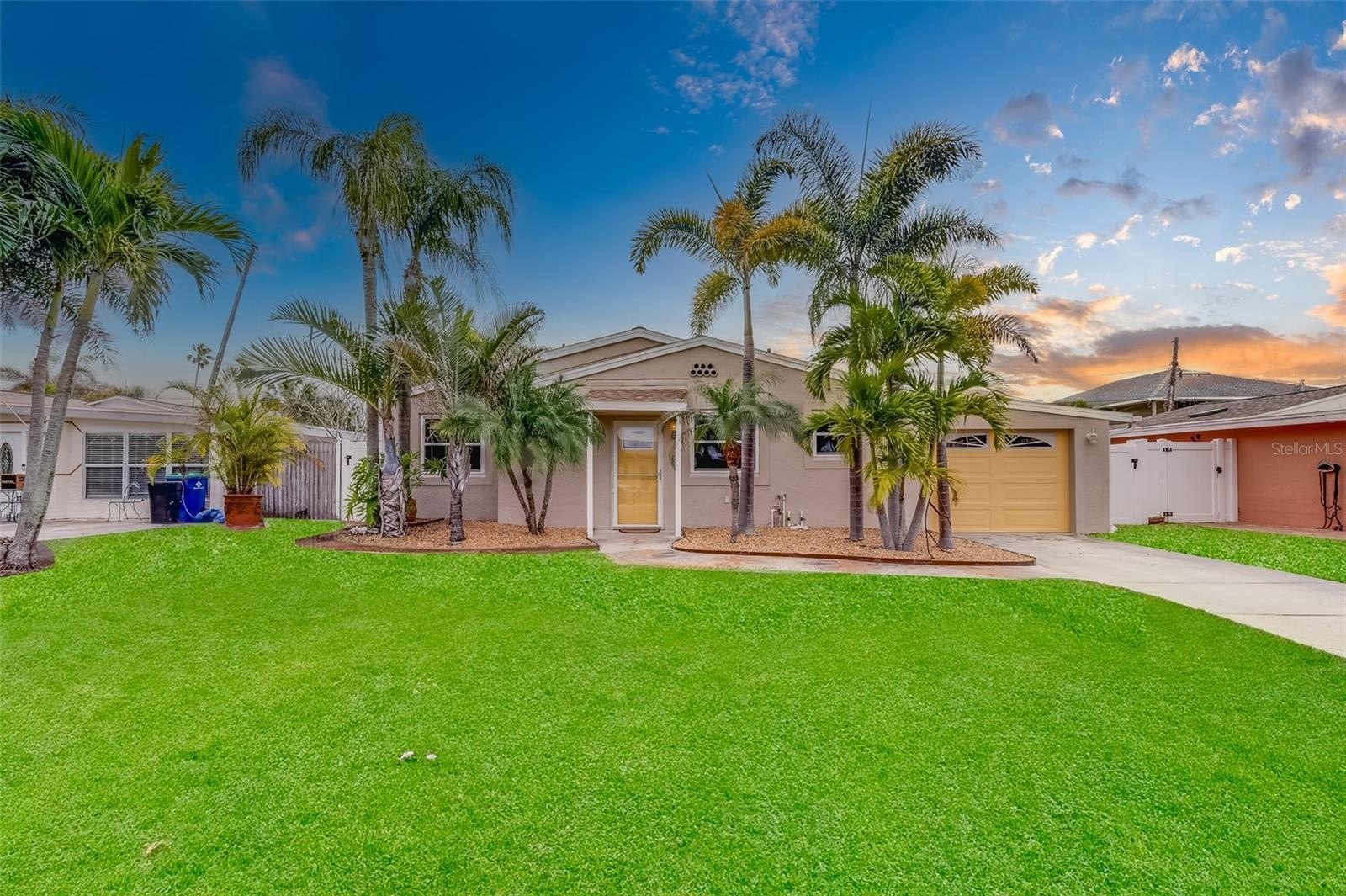 16108 redington dr, redington beach,  FL 33708