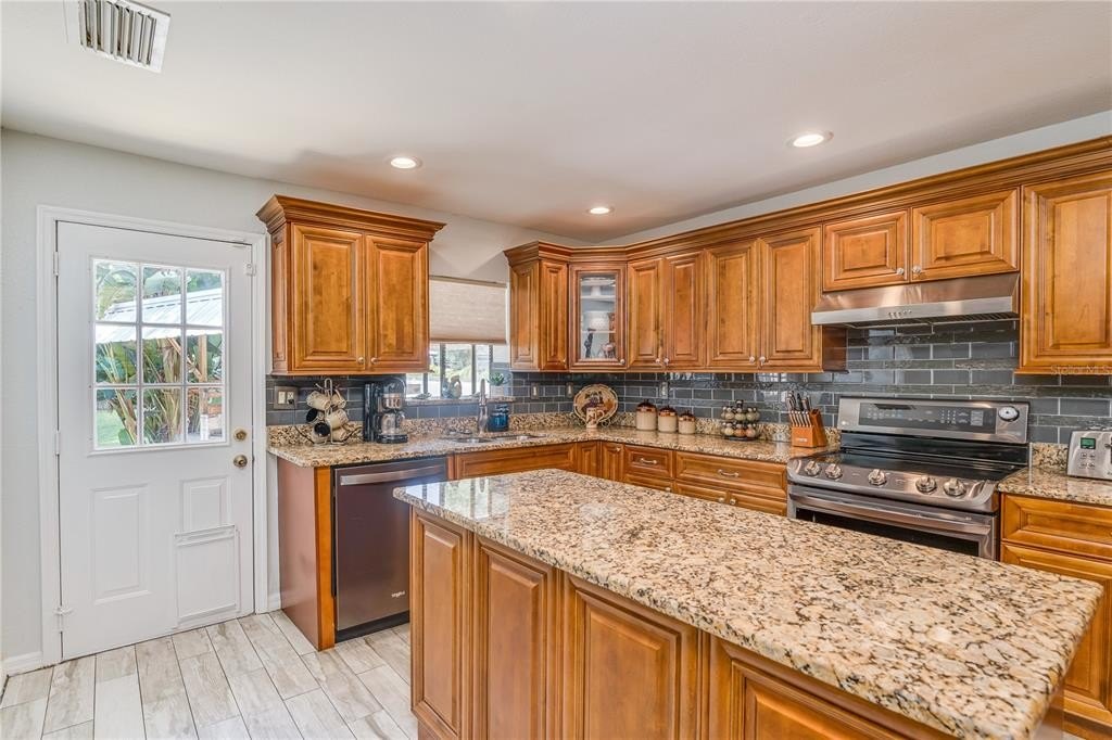 438 lafayette blvd, oldsmar,  FL 34677