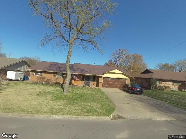 1813 se clark st, bentonville,  AR 72712