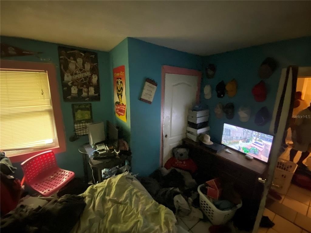 3865 15th ave s, saint petersburg,  FL 33711