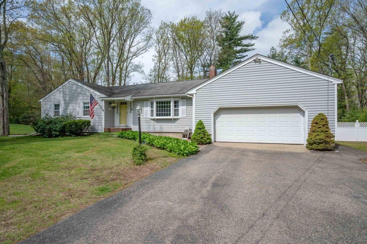 8 sequoia ln, plaistow,  NH 03865