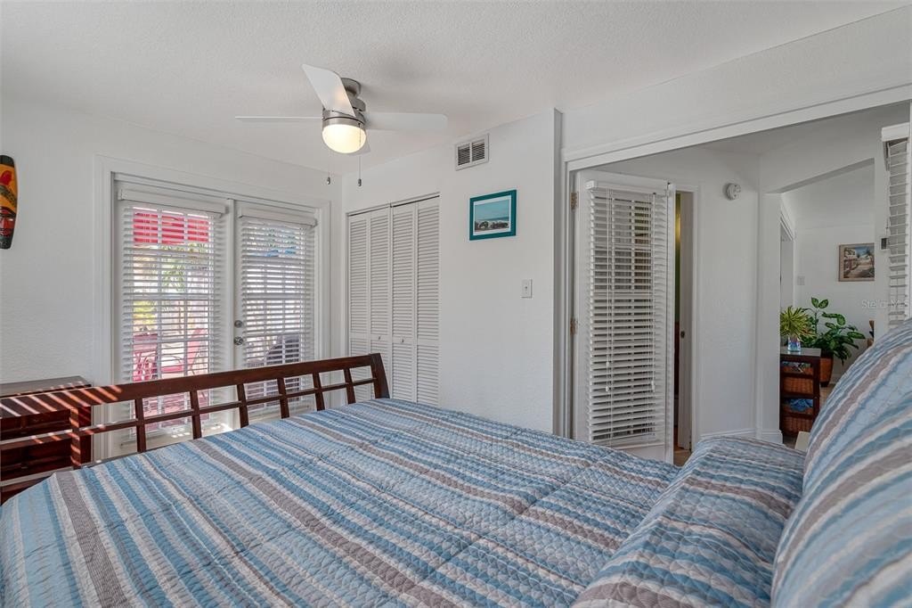 4829 20th ave n, saint petersburg,  FL 33713