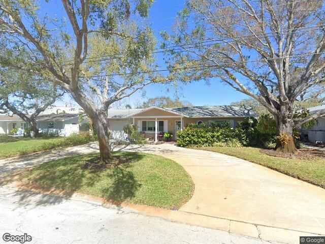 2233 sunset cir, largo,  FL 33774