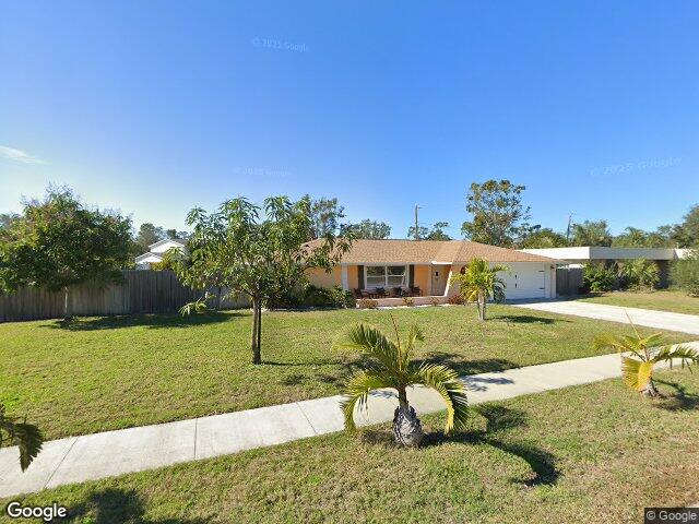 701 charlotte ave, tarpon springs,  FL 34689